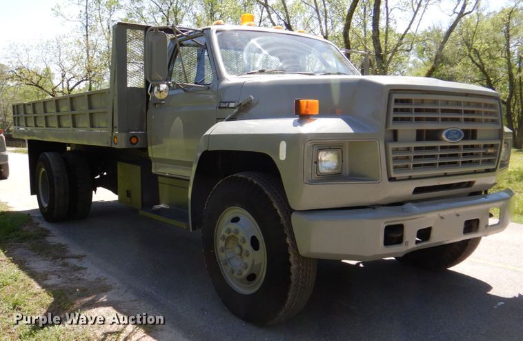 image for item DP3922 1985 Ford F700  dump flatbed truck