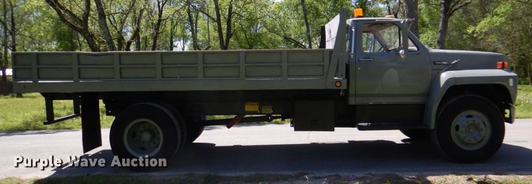 image for item DP3922 1985 Ford F700  dump flatbed truck