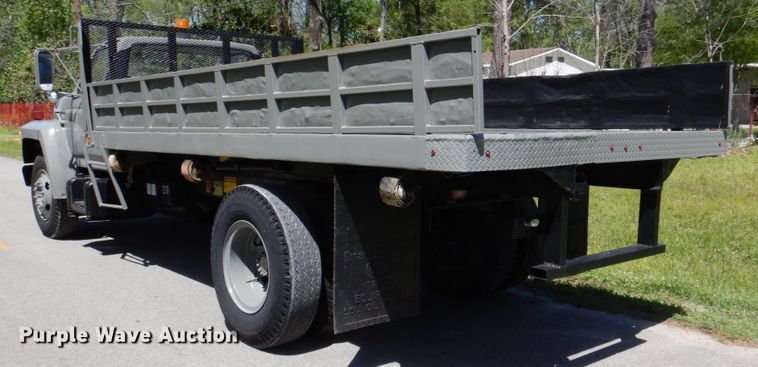 image for item DP3922 1985 Ford F700  dump flatbed truck