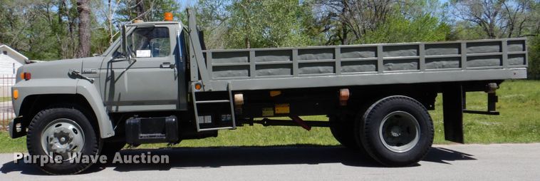 image for item DP3922 1985 Ford F700  dump flatbed truck