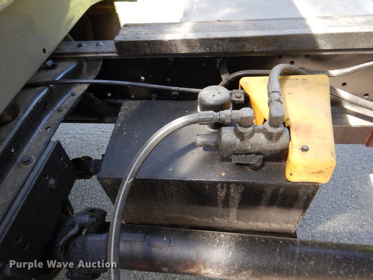 image for item DP3922 1985 Ford F700  dump flatbed truck