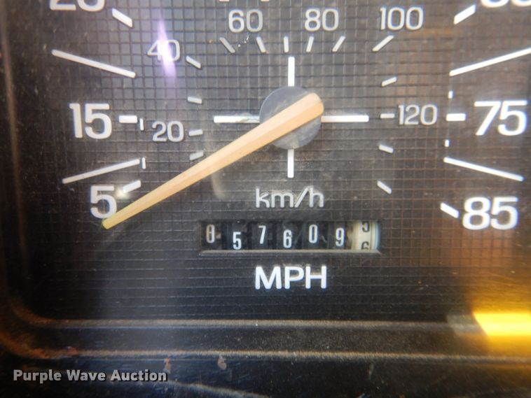 image for item DP3922 1985 Ford F700  dump flatbed truck