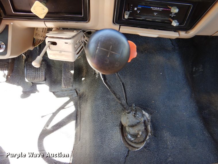 image for item DP3922 1985 Ford F700  dump flatbed truck