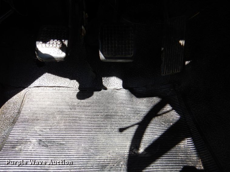 image for item DP3922 1985 Ford F700  dump flatbed truck