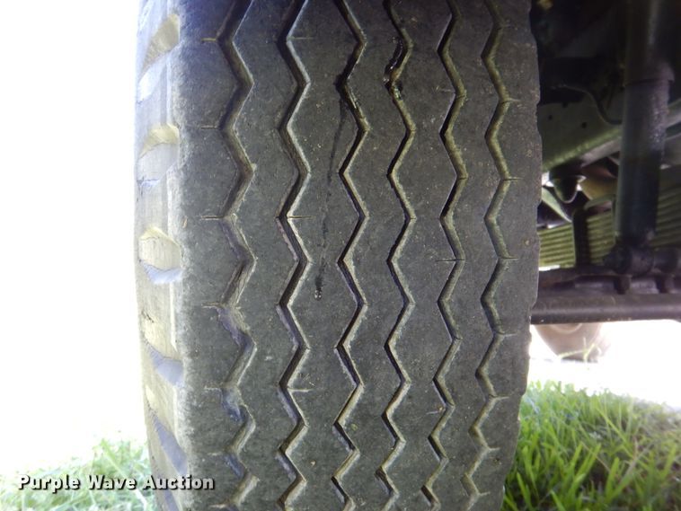 image for item DP3922 1985 Ford F700  dump flatbed truck