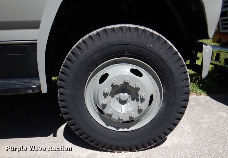 image for item DP3922 1985 Ford F700  dump flatbed truck