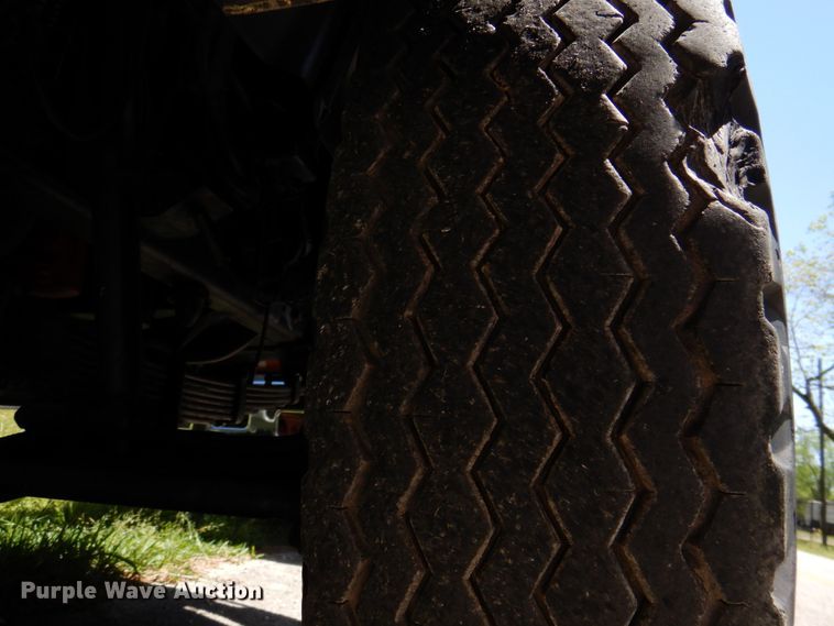 image for item DP3922 1985 Ford F700  dump flatbed truck