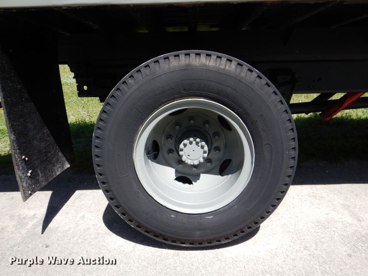 image for item DP3922 1985 Ford F700  dump flatbed truck