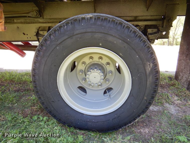 image for item DP3922 1985 Ford F700  dump flatbed truck