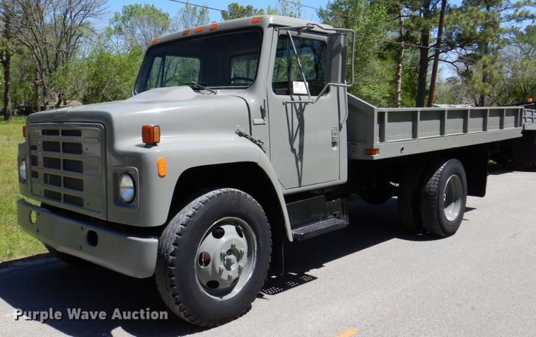 image for item DP3923 1983 International 1654  dump flatbed truck