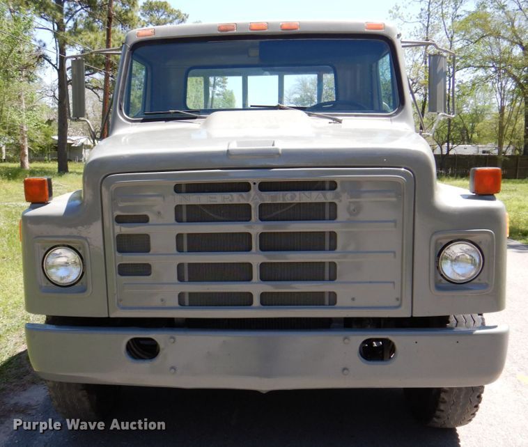 image for item DP3923 1983 International 1654  dump flatbed truck