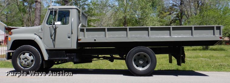 image for item DP3923 1983 International 1654  dump flatbed truck