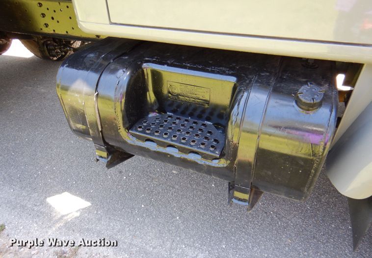 image for item DP3923 1983 International 1654  dump flatbed truck