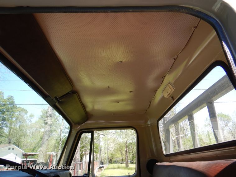 image for item DP3923 1983 International 1654  dump flatbed truck