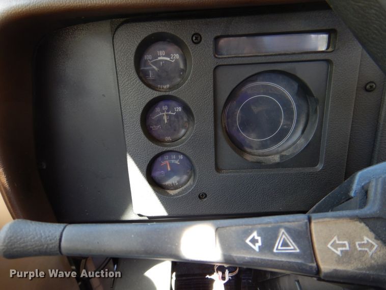 image for item DP3923 1983 International 1654  dump flatbed truck