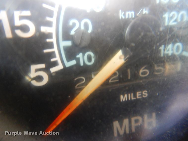 image for item DP3923 1983 International 1654  dump flatbed truck