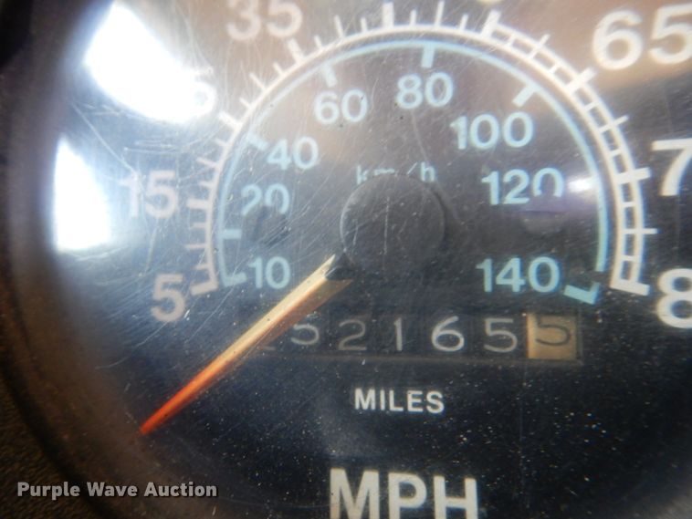 image for item DP3923 1983 International 1654  dump flatbed truck