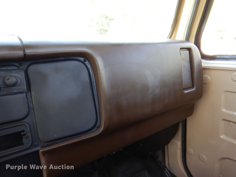 image for item DP3923 1983 International 1654  dump flatbed truck