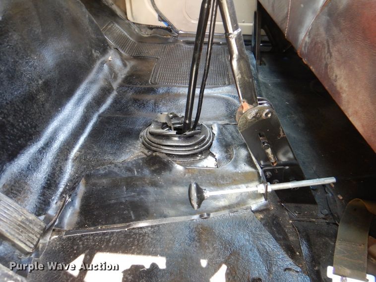 image for item DP3923 1983 International 1654  dump flatbed truck