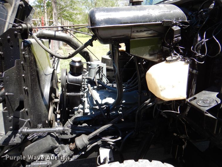 image for item DP3923 1983 International 1654  dump flatbed truck