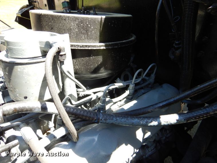 image for item DP3923 1983 International 1654  dump flatbed truck