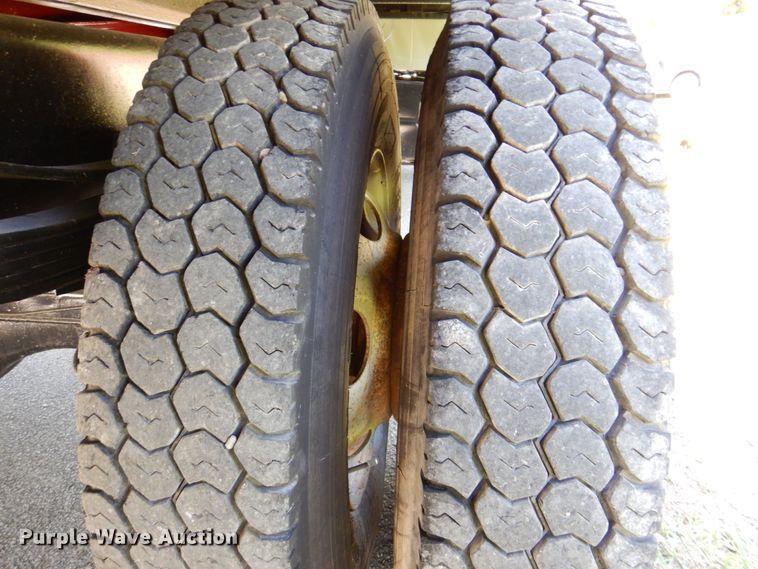 image for item DP3923 1983 International 1654  dump flatbed truck