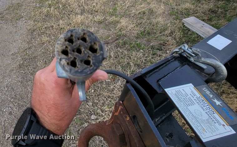 image for item HF9337 2013 Eager Beaver 10HDB-PT  flatbed trailer