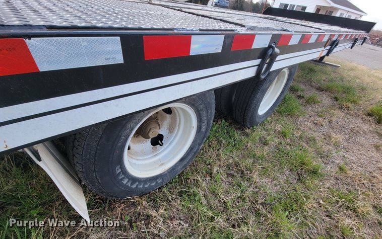 image for item HF9337 2013 Eager Beaver 10HDB-PT  flatbed trailer