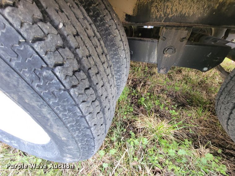 image for item HF9337 2013 Eager Beaver 10HDB-PT  flatbed trailer