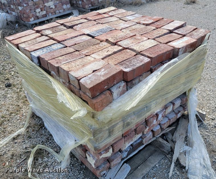 image for item HF9338 Approximately 10,000 bricks