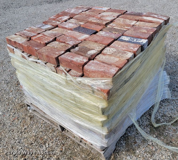 image for item HF9338 Approximately 10,000 bricks