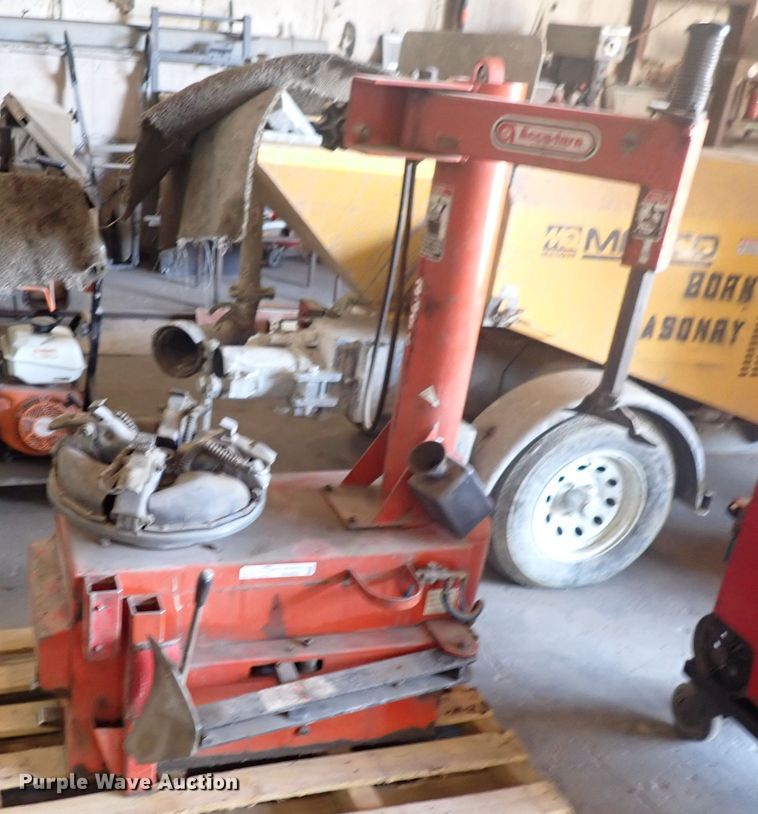 image for item HR9882 Accu-Turn 3390  rim clamp tire machine