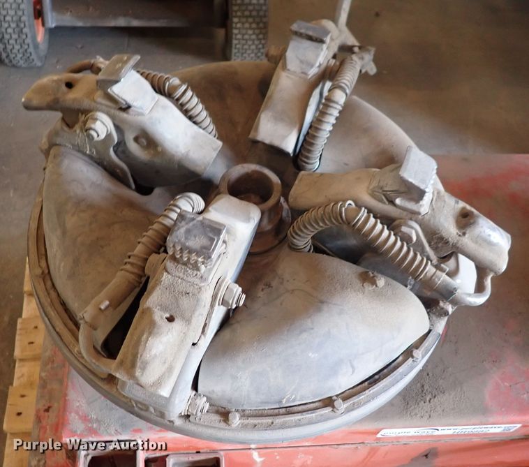 image for item HR9882 Accu-Turn 3390  rim clamp tire machine