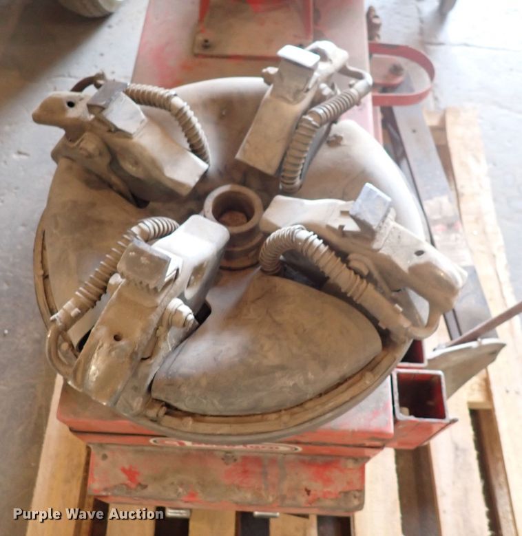 image for item HR9882 Accu-Turn 3390  rim clamp tire machine