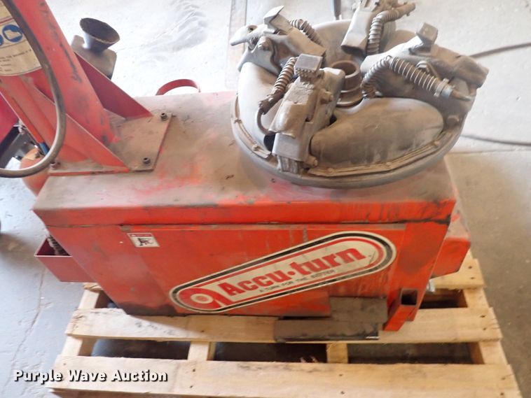 image for item HR9882 Accu-Turn 3390  rim clamp tire machine