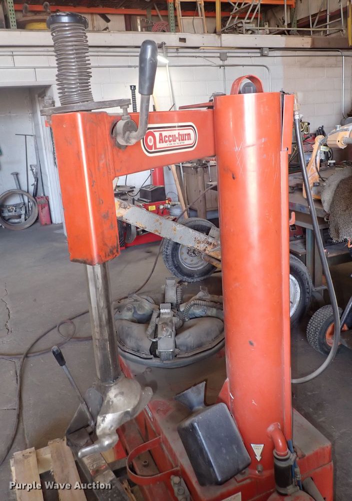 image for item HR9882 Accu-Turn 3390  rim clamp tire machine