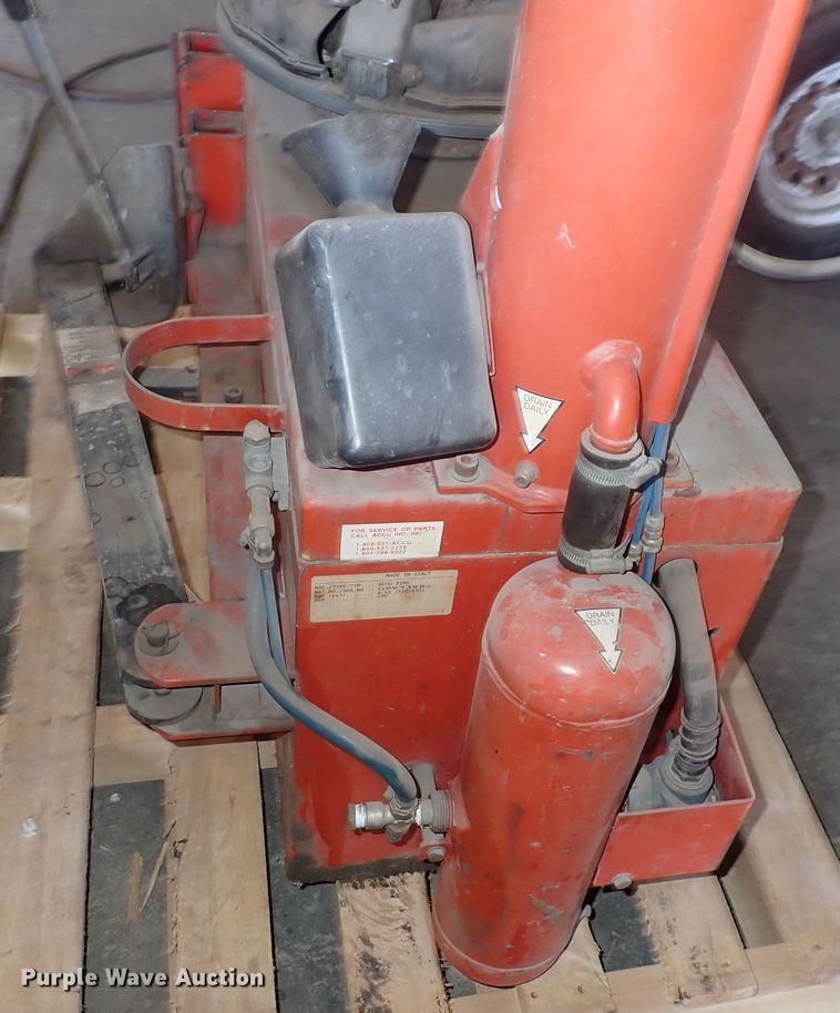 image for item HR9882 Accu-Turn 3390  rim clamp tire machine