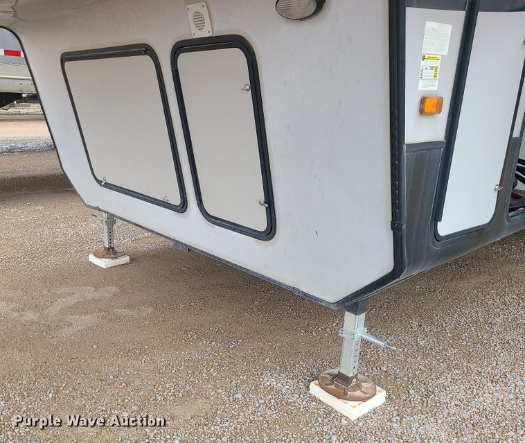 image for item IF9467 2015 Keystone Montana High Country  camper