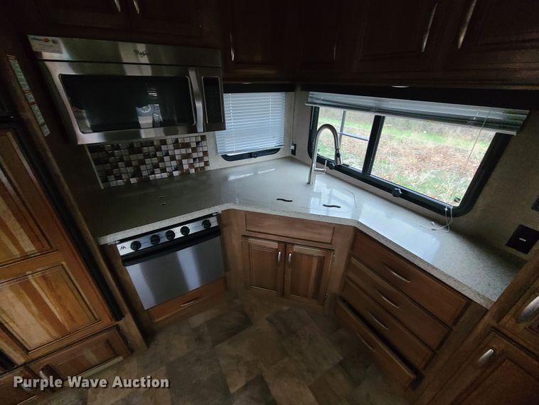 image for item IF9467 2015 Keystone Montana High Country  camper