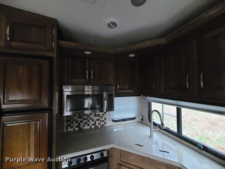 image for item IF9467 2015 Keystone Montana High Country  camper