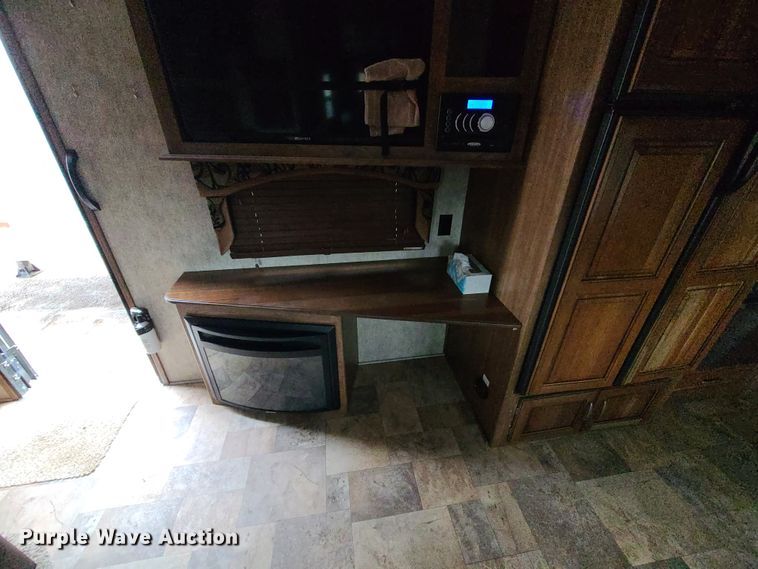 image for item IF9467 2015 Keystone Montana High Country  camper