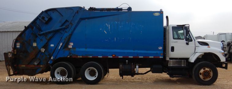 image for item IM9948 2013 International 7500  refuse truck