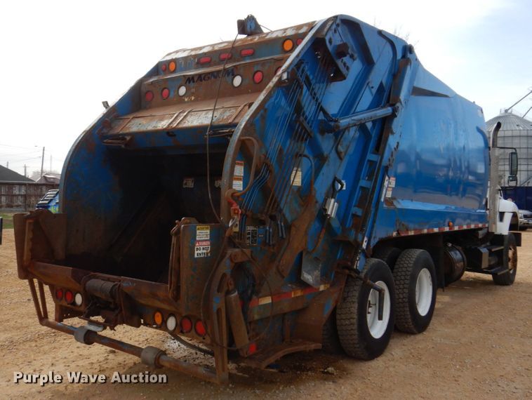 image for item IM9948 2013 International 7500  refuse truck