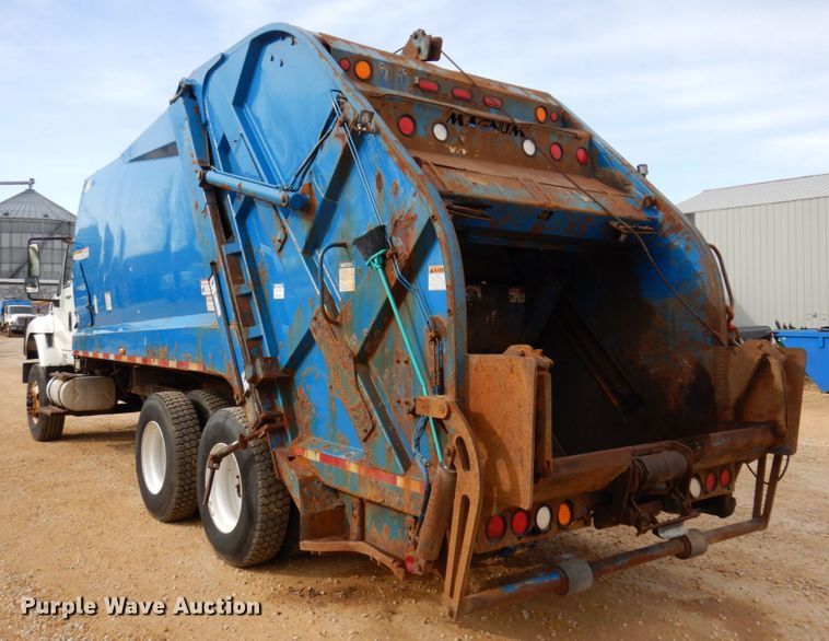 image for item IM9948 2013 International 7500  refuse truck