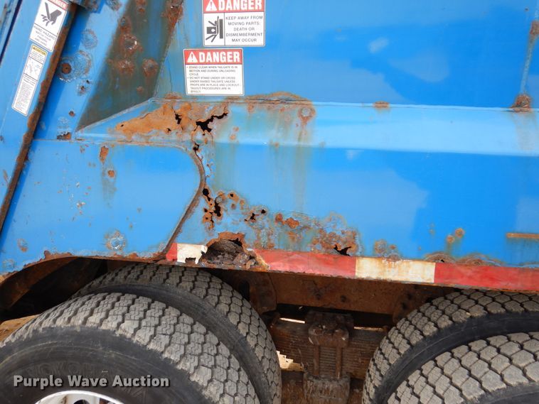 image for item IM9948 2013 International 7500  refuse truck