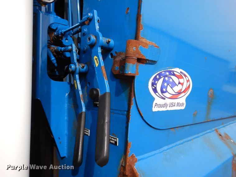 image for item IM9948 2013 International 7500  refuse truck