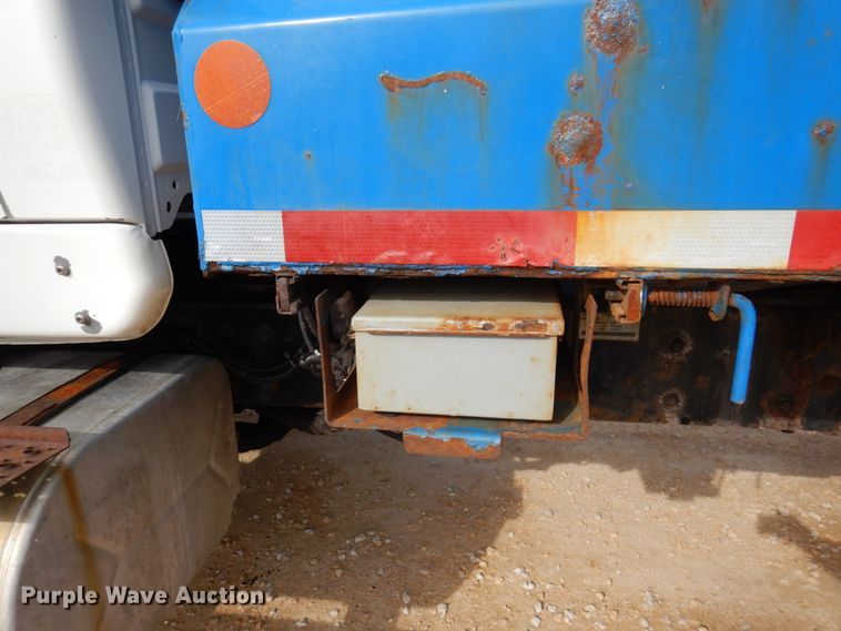 image for item IM9948 2013 International 7500  refuse truck