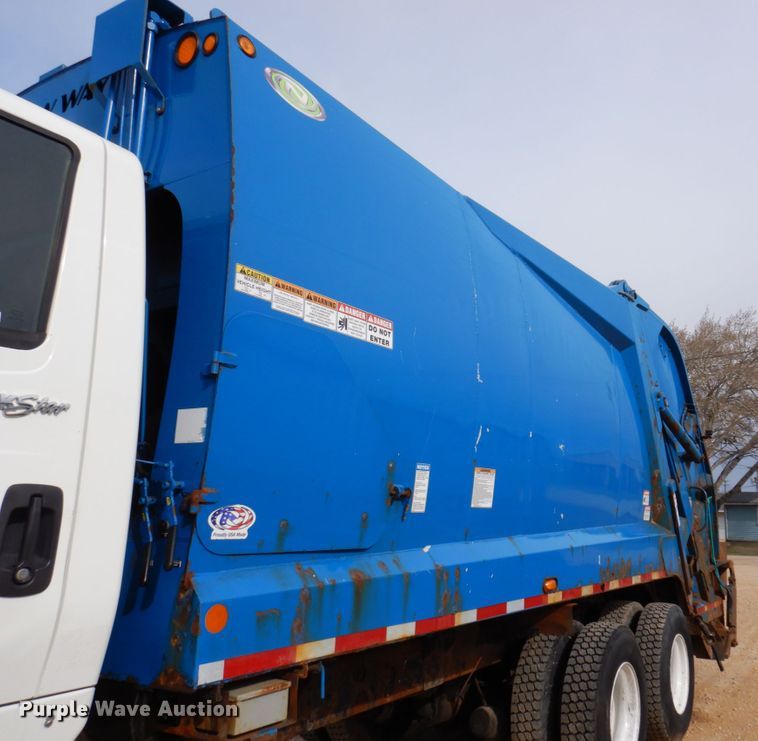 image for item IM9948 2013 International 7500  refuse truck