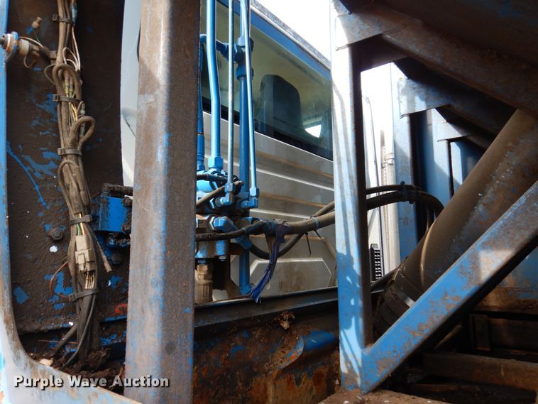 image for item IM9948 2013 International 7500  refuse truck