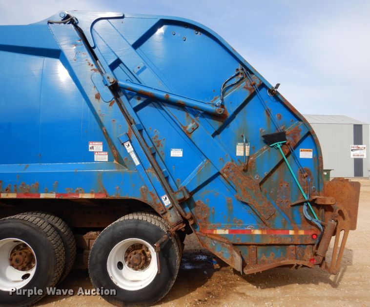 image for item IM9948 2013 International 7500  refuse truck